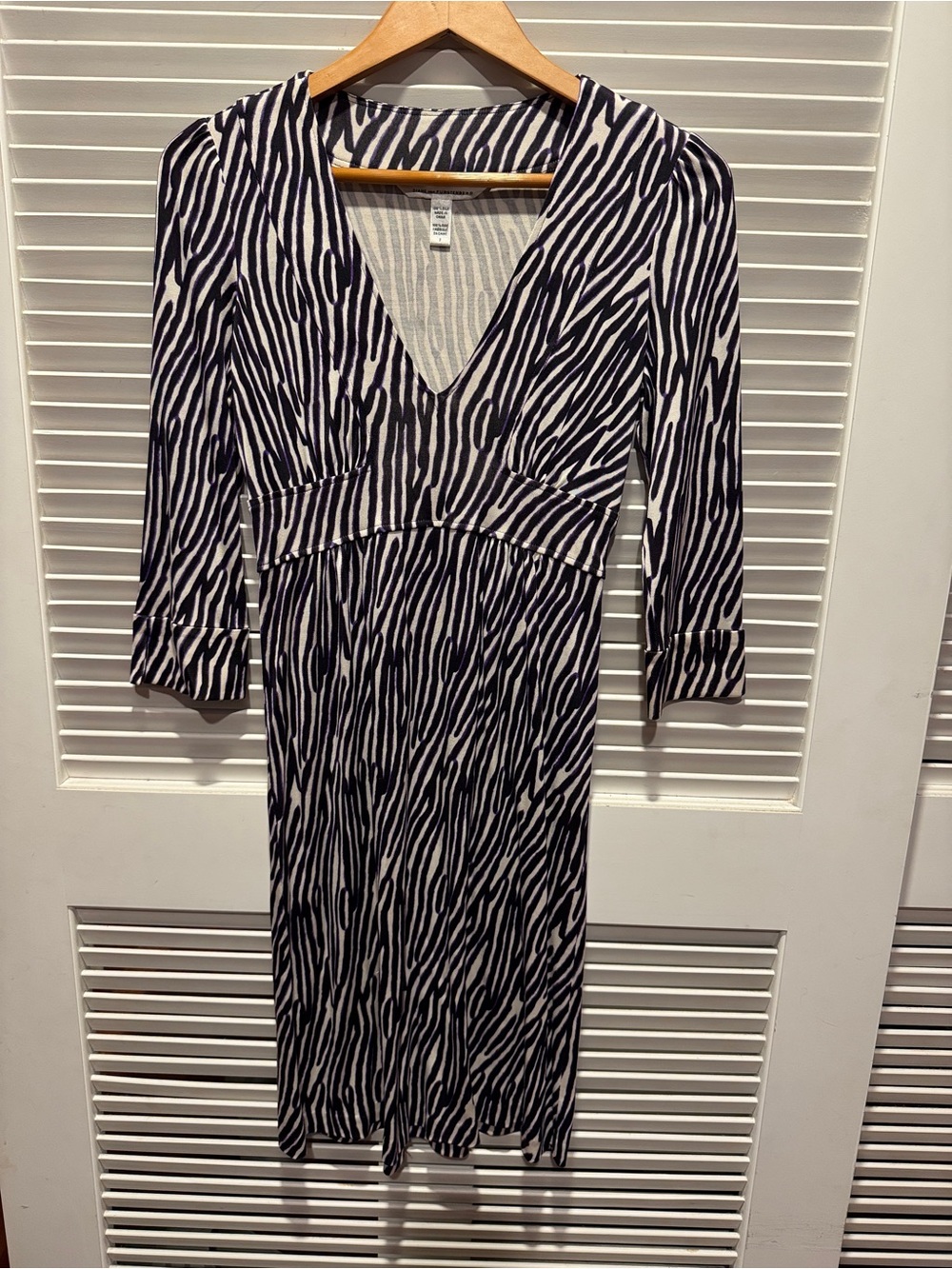 Diane Von Furstenberg Black and White Zebra-Print V-Neck Long Sleeve Midi Dress